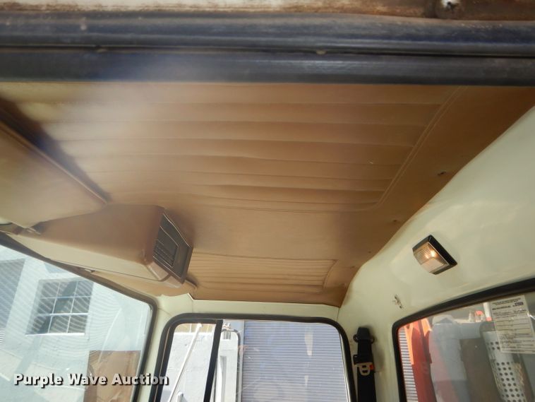 image for item DH4434 1994 Ford L8000 crane truck