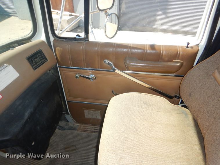 image for item DH4434 1994 Ford L8000 crane truck