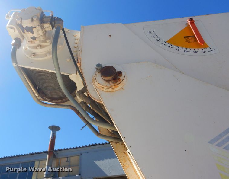 image for item DH4434 1994 Ford L8000 crane truck