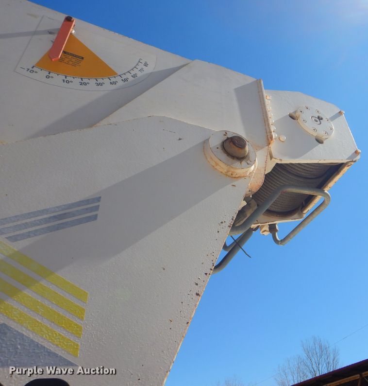 image for item DH4434 1994 Ford L8000 crane truck