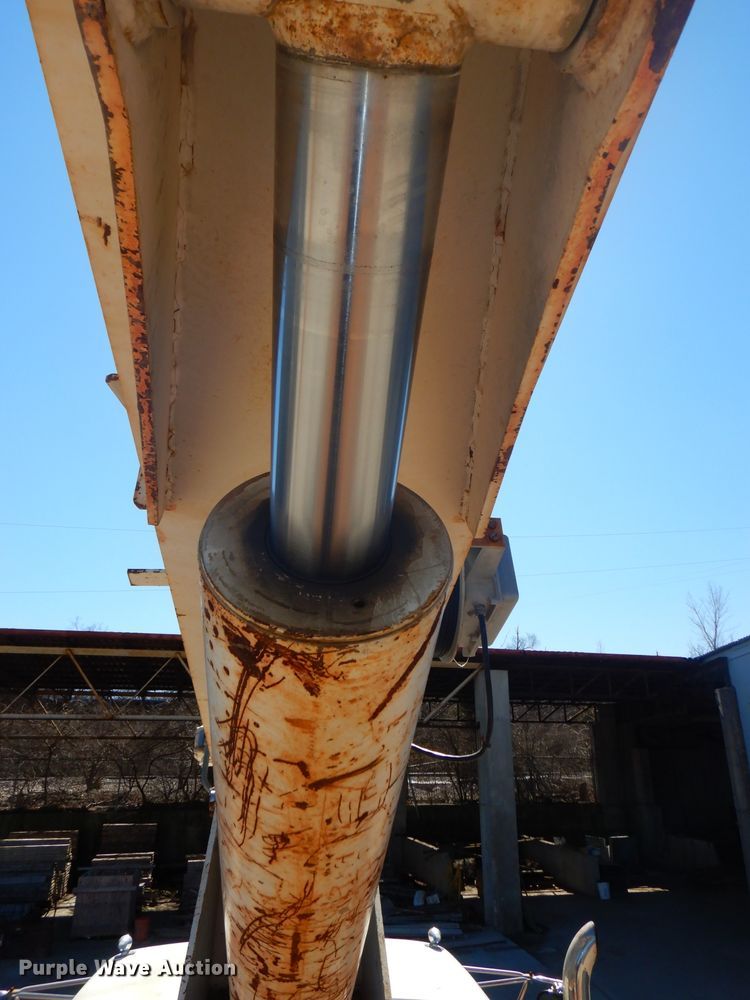 image for item DH4434 1994 Ford L8000 crane truck