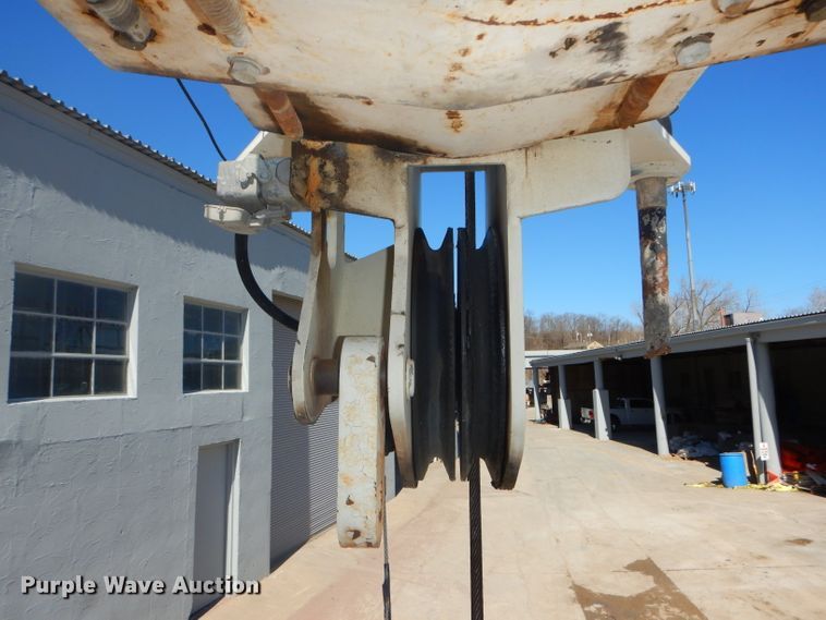 image for item DH4434 1994 Ford L8000 crane truck