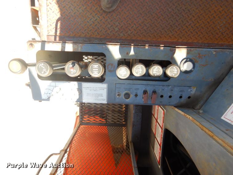 image for item DH4434 1994 Ford L8000 crane truck