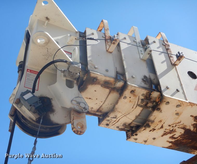 image for item DH4434 1994 Ford L8000 crane truck