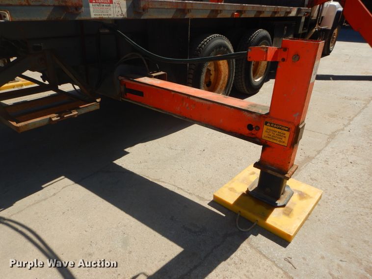 image for item DH4434 1994 Ford L8000 crane truck