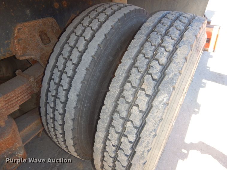 image for item DH4434 1994 Ford L8000 crane truck