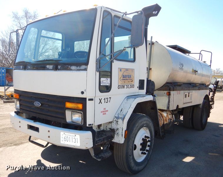 image for item DH4438 1995 Ford CF700 oil distribution truck