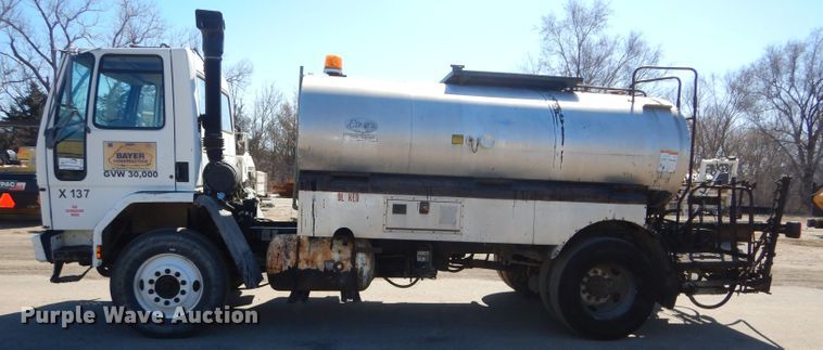 image for item DH4438 1995 Ford CF700 oil distribution truck