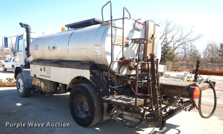 image for item DH4438 1995 Ford CF700 oil distribution truck