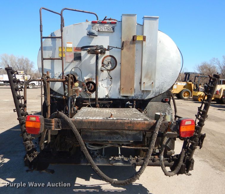 image for item DH4438 1995 Ford CF700 oil distribution truck