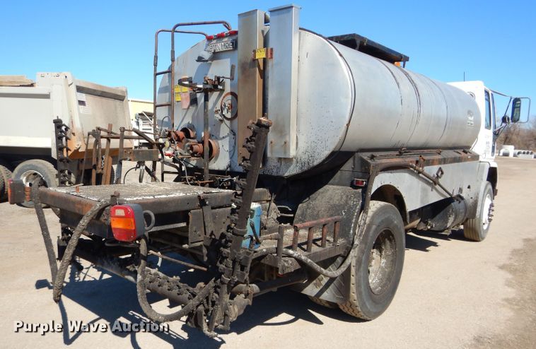 image for item DH4438 1995 Ford CF700 oil distribution truck