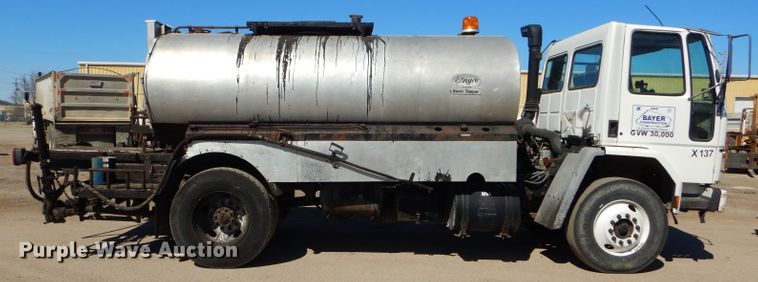 image for item DH4438 1995 Ford CF700 oil distribution truck