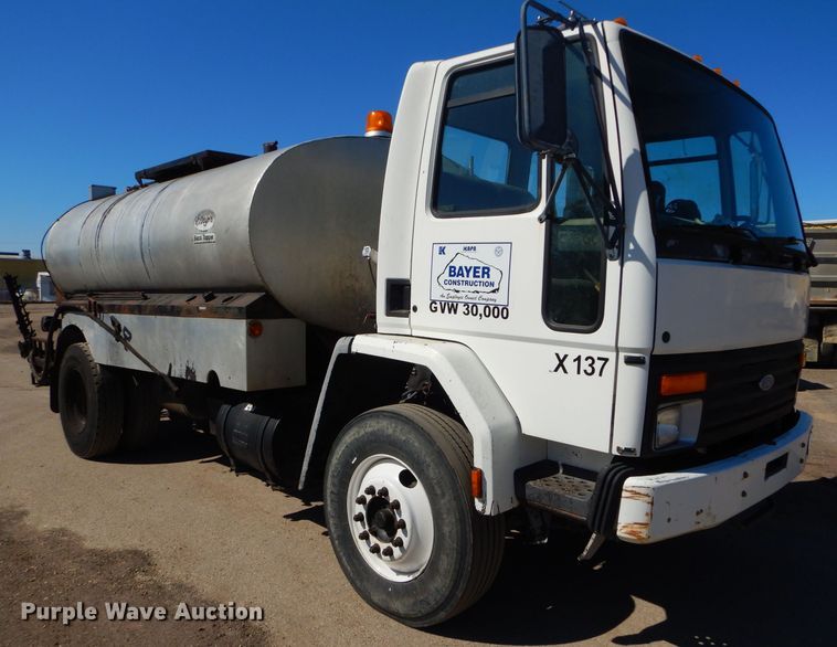 image for item DH4438 1995 Ford CF700 oil distribution truck