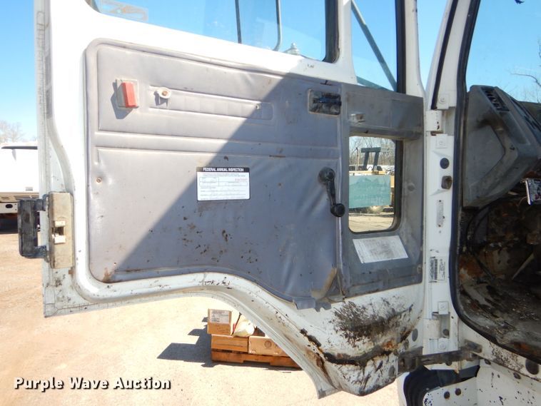image for item DH4438 1995 Ford CF700 oil distribution truck