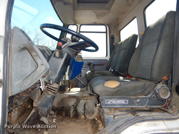 image for item DH4438 1995 Ford CF700 oil distribution truck