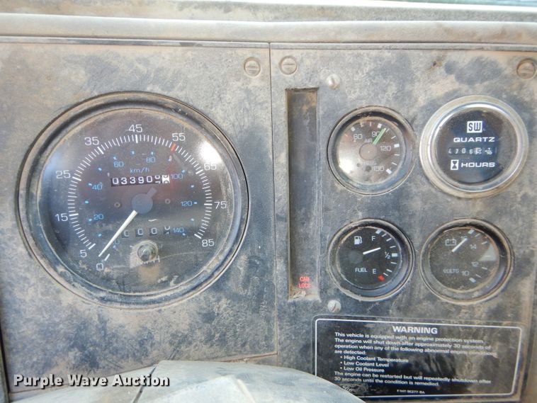 image for item DH4438 1995 Ford CF700 oil distribution truck