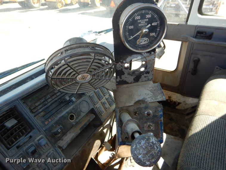 image for item DH4438 1995 Ford CF700 oil distribution truck