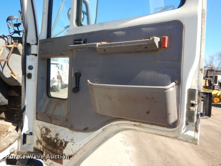 image for item DH4438 1995 Ford CF700 oil distribution truck