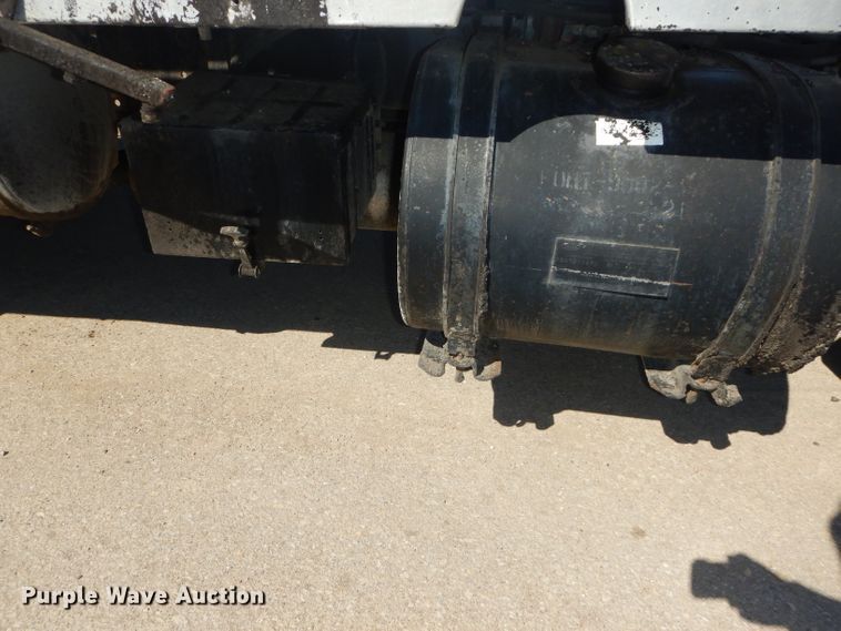 image for item DH4438 1995 Ford CF700 oil distribution truck