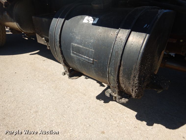 image for item DH4438 1995 Ford CF700 oil distribution truck