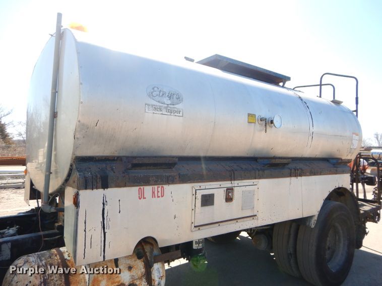 image for item DH4438 1995 Ford CF700 oil distribution truck