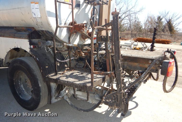 image for item DH4438 1995 Ford CF700 oil distribution truck