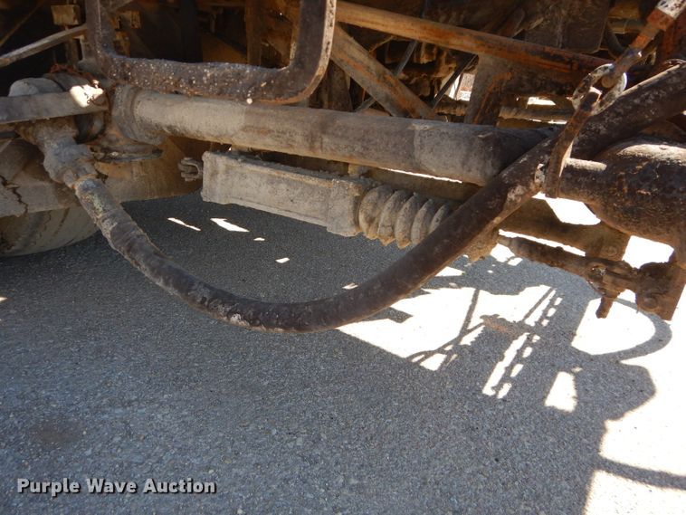 image for item DH4438 1995 Ford CF700 oil distribution truck