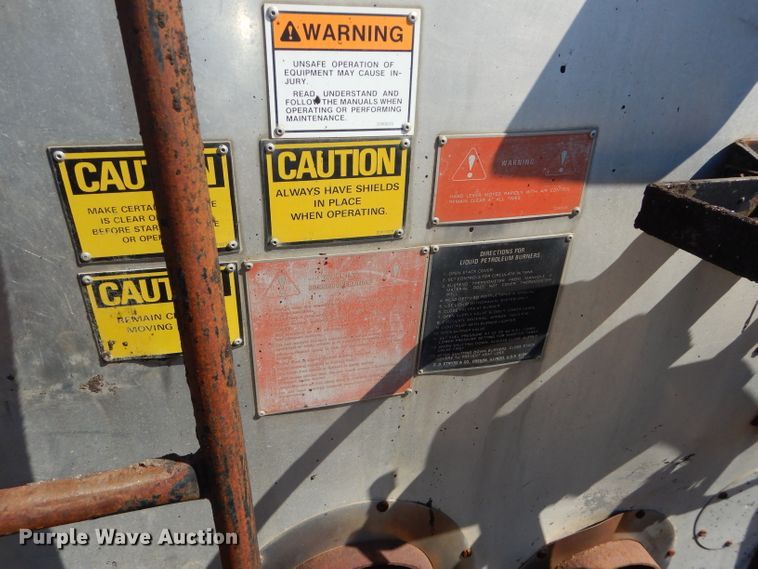 image for item DH4438 1995 Ford CF700 oil distribution truck