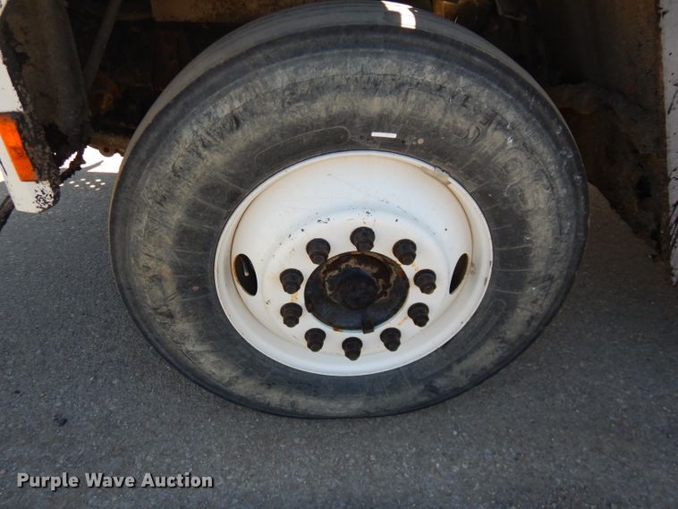 image for item DH4438 1995 Ford CF700 oil distribution truck