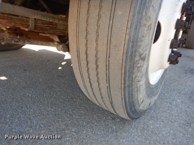 image for item DH4438 1995 Ford CF700 oil distribution truck