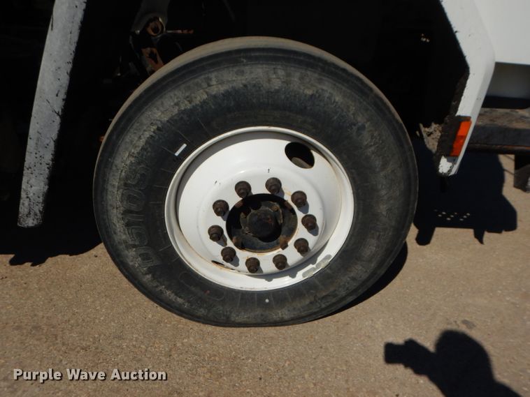 image for item DH4438 1995 Ford CF700 oil distribution truck