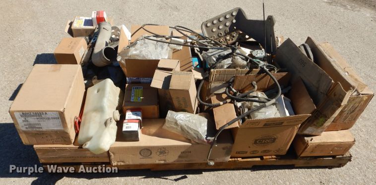image for item DH4438 1995 Ford CF700 oil distribution truck