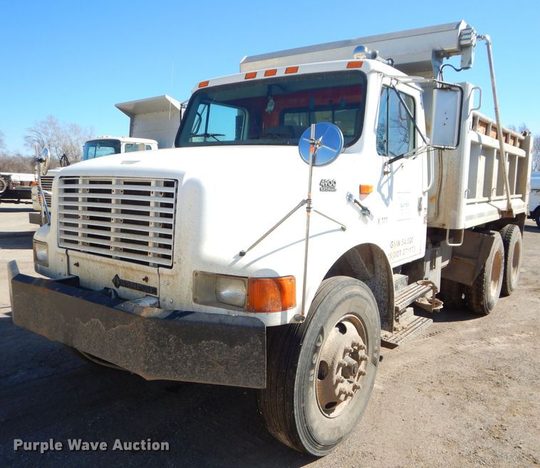 image for item DH4439 1999 International 4900 dump truck