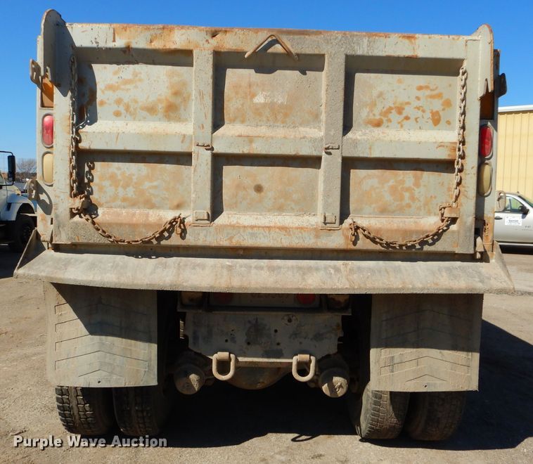 image for item DH4439 1999 International 4900 dump truck