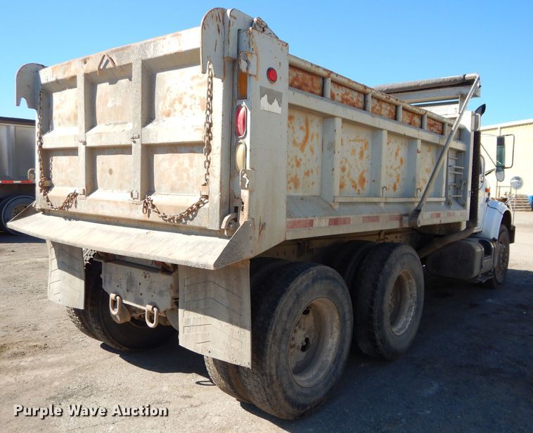 image for item DH4439 1999 International 4900 dump truck