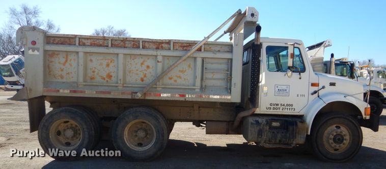 image for item DH4439 1999 International 4900 dump truck