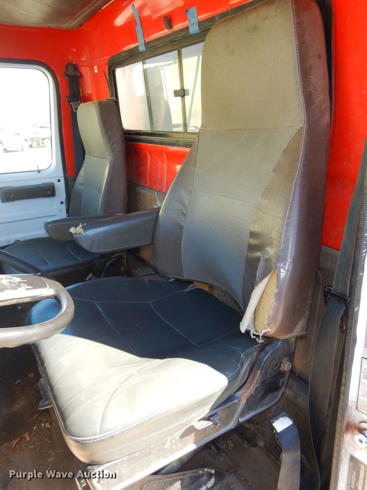 image for item DH4439 1999 International 4900 dump truck