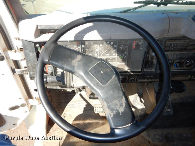 image for item DH4439 1999 International 4900 dump truck