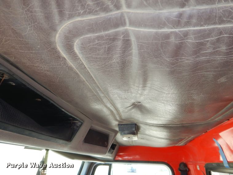 image for item DH4439 1999 International 4900 dump truck