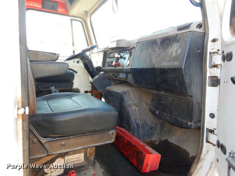 image for item DH4439 1999 International 4900 dump truck