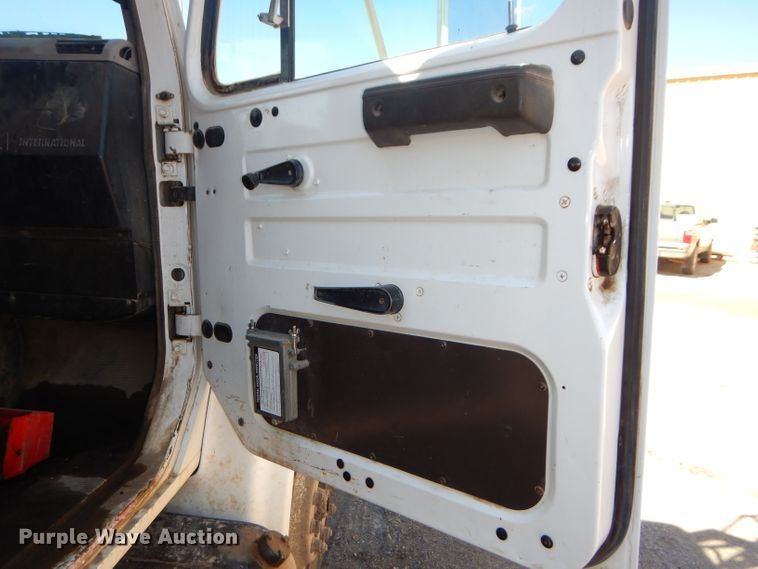 image for item DH4439 1999 International 4900 dump truck