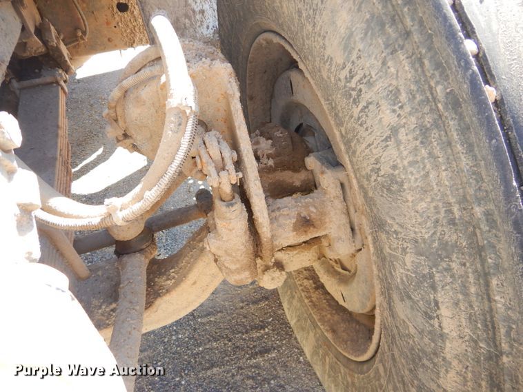 image for item DH4439 1999 International 4900 dump truck