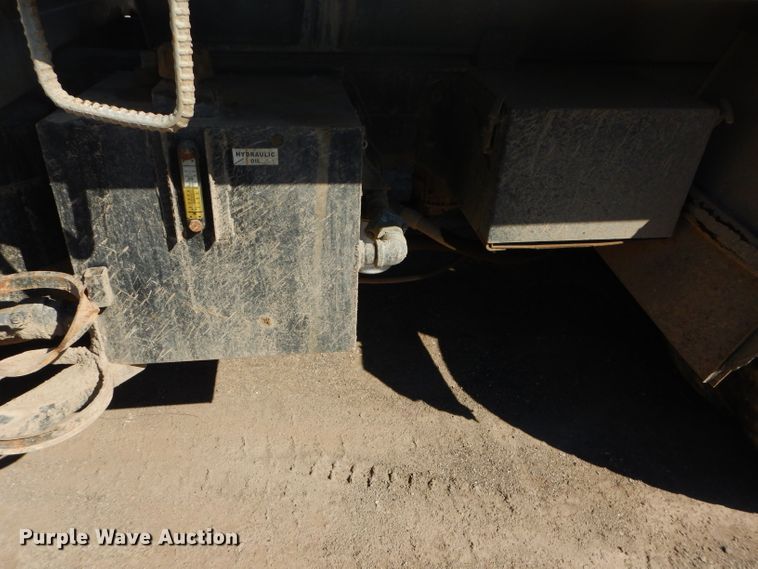 image for item DH4439 1999 International 4900 dump truck