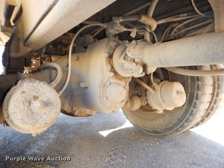 image for item DH4439 1999 International 4900 dump truck