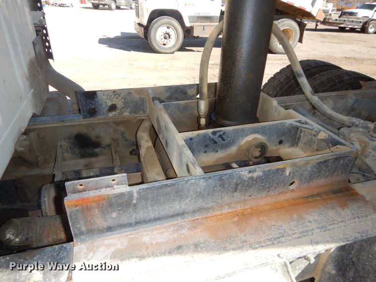 image for item DH4439 1999 International 4900 dump truck