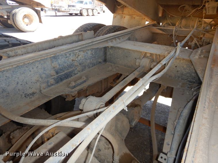 image for item DH4439 1999 International 4900 dump truck