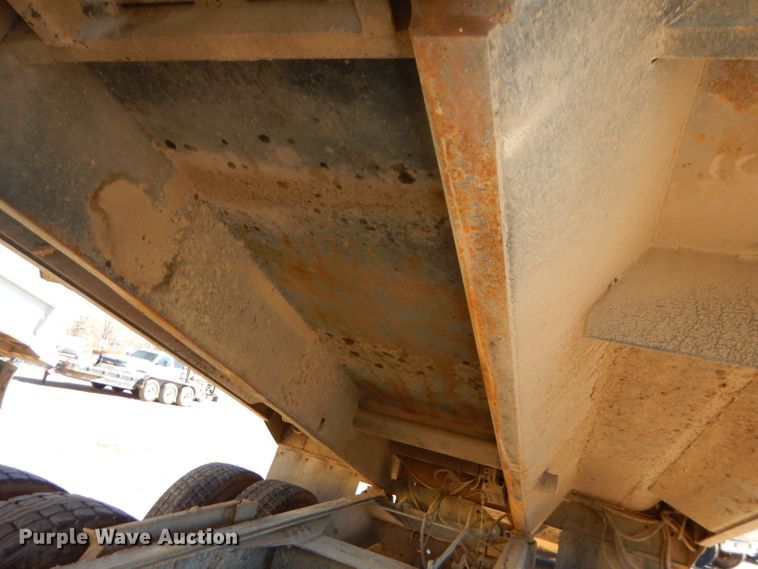 image for item DH4439 1999 International 4900 dump truck