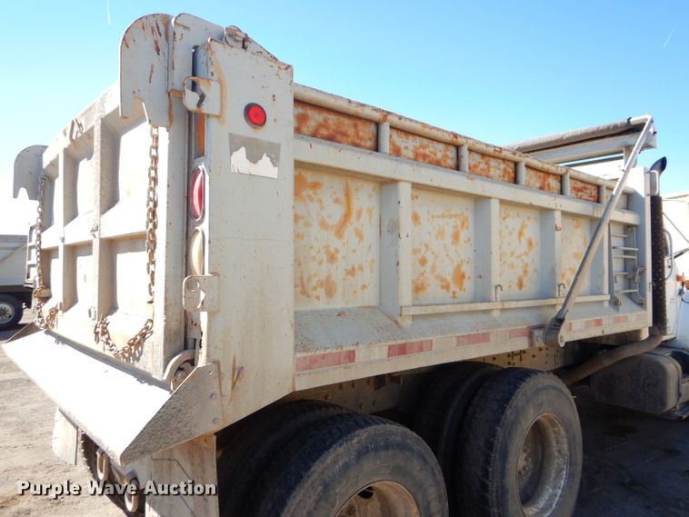 image for item DH4439 1999 International 4900 dump truck