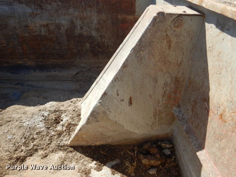 image for item DH4439 1999 International 4900 dump truck