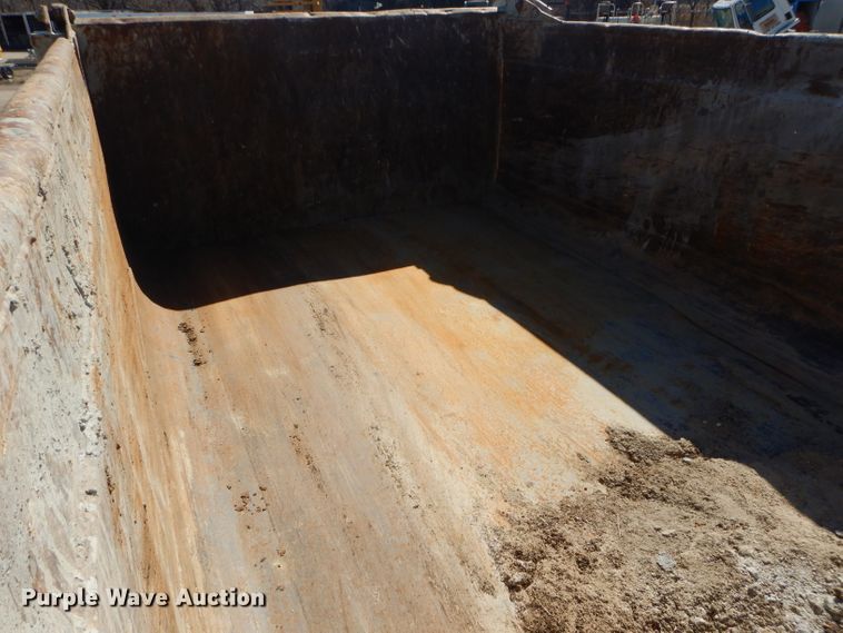 image for item DH4439 1999 International 4900 dump truck